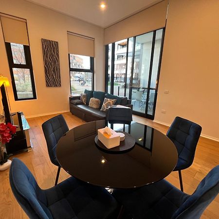 Luxe 2Br Executive Apartment Kingston Pool Parking Wifi Bbq Wine Exteriér fotografie