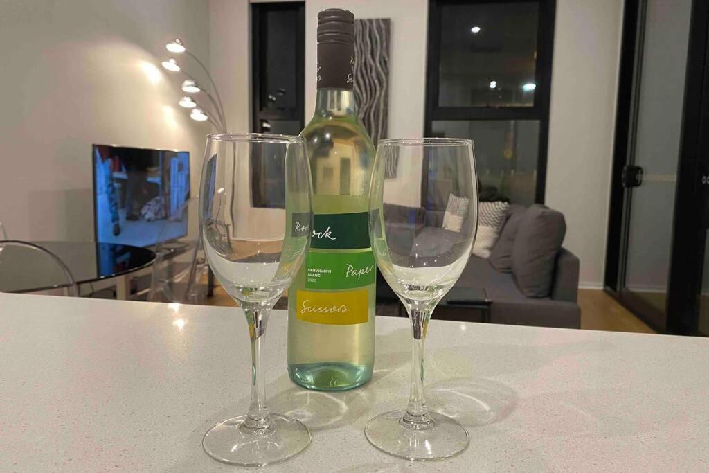 Luxe 2Br Executive Apartment Kingston Pool Parking Wifi Bbq Wine Exteriér fotografie
