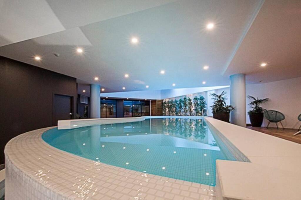 Luxe 2Br Executive Apartment Kingston Pool Parking Wifi Bbq Wine Exteriér fotografie