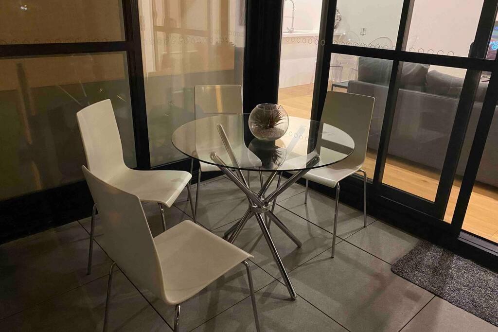 Luxe 2Br Executive Apartment Kingston Pool Parking Wifi Bbq Wine Exteriér fotografie