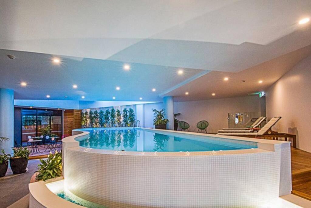 Luxe 2Br Executive Apartment Kingston Pool Parking Wifi Bbq Wine Exteriér fotografie