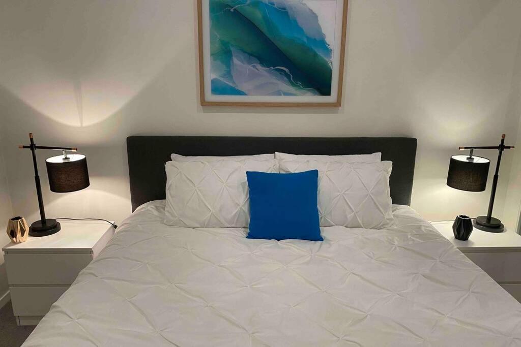 Luxe 2Br Executive Apartment Kingston Pool Parking Wifi Bbq Wine Exteriér fotografie