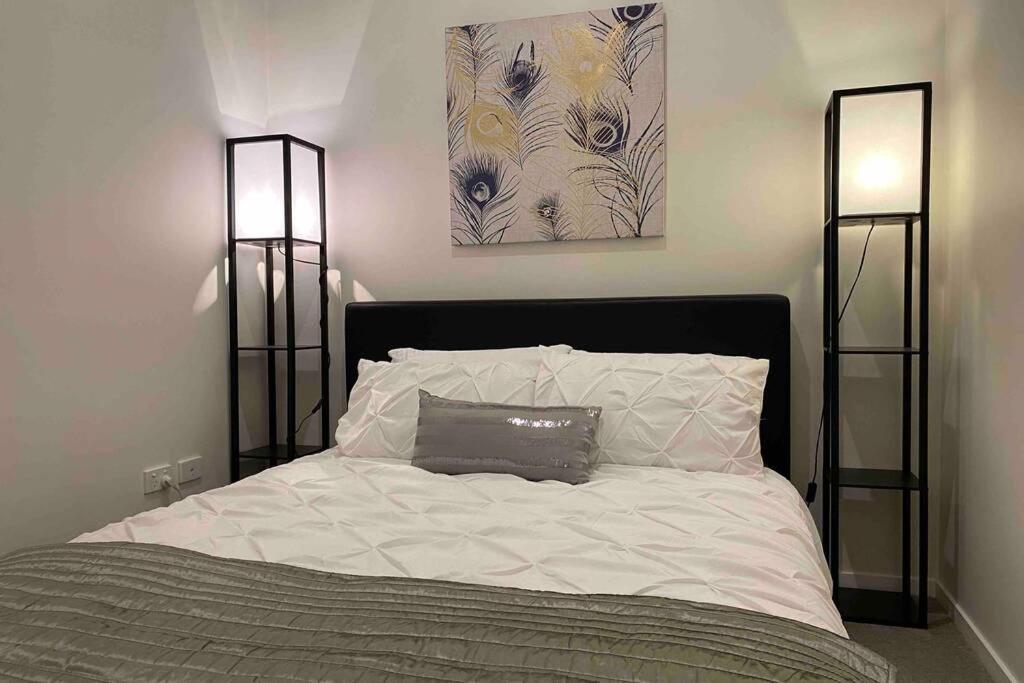 Luxe 2Br Executive Apartment Kingston Pool Parking Wifi Bbq Wine Exteriér fotografie