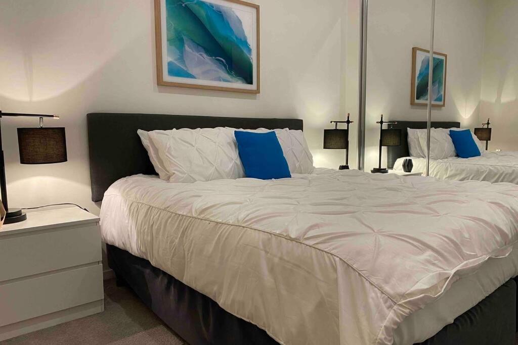 Luxe 2Br Executive Apartment Kingston Pool Parking Wifi Bbq Wine Exteriér fotografie